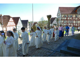 Feier der 1. Heiligen Kommunion in Sankt Crescentius (© Karl-Franz Thiede)